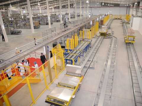 Robot và “kho thông minh” ở siêu Nhà máy sữa Vinamilk