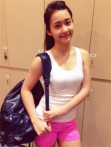 Chăm chỉ luyện tập thể thao nên dáng của hot girl Khả Ngân rất cân đối