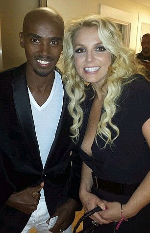 Britney và nhà vô địch điền kinh của Anh Mo Farah tại show diễn của Alan Carr