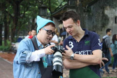 Sao Online 2013: Trung Quân Idol chụp ảnh dạo bờ hồ