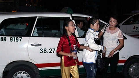 Trong liveshow của Quang Lê cách đây ít ngày, sự xuất hiện của Phương Mỹ Chi xuyên suốt chương trình cũng khiến không ít người đặt câu hỏi: Đây là show của Quang Lê hay Mỹ Chi?