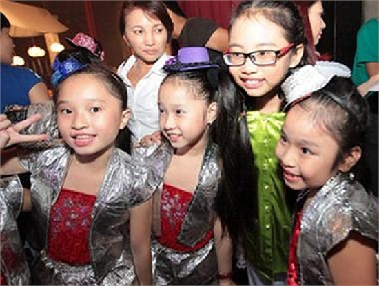 Cô bé xuất hiện như một điểm nhấn đặc biệt của chương trình.