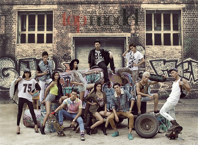 Trước khi bắt đầu các thử thách mới ở tập 6, họ đã được diện phong cách thời trang đường phố rất trẻ trung và khỏe khoắn trong một bộ ảnh mới. Xem Top 11 nổi loạn: