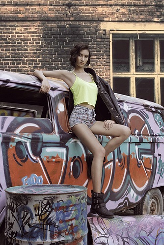 Nguyễn Thị Thanh từ một cô vận động viên bóng rổ chân chất nay lại vô cùng kiêu sa và sành điệu.