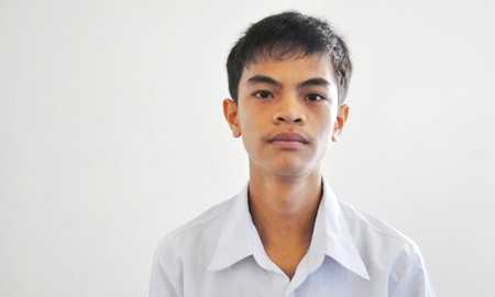 Vượt lên hoàn cảnh, Nguyễn Trung Kiên đã trở thành thủ khoa ĐH Công nghiệp Hà Nội năm 2013. 