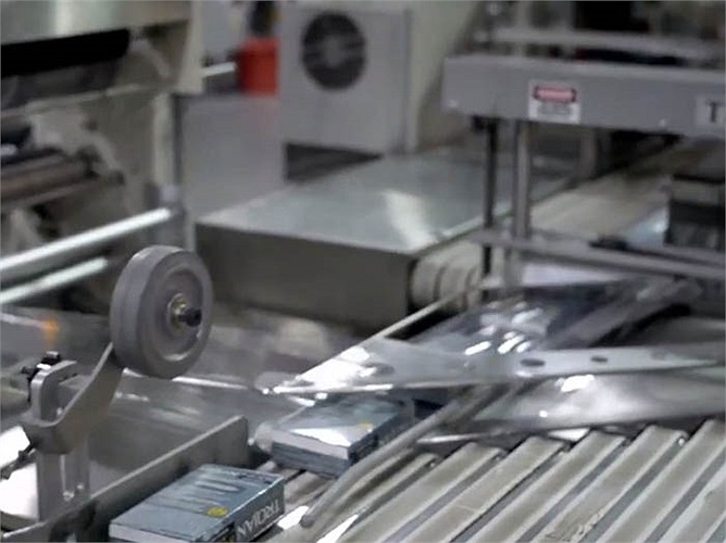 Cuối dây chuyền là những hộp bao cao su được đóng gói cẩn thẩn. 