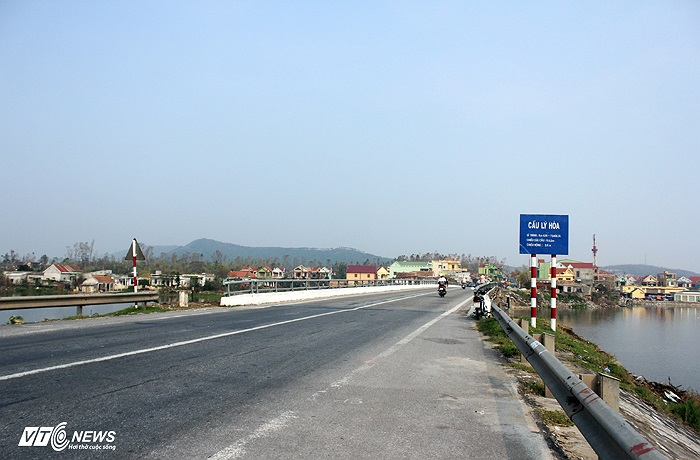 Cầu Lý Hòa nối giữa hai xã Hải Trạch và Lý Hòa của huyện Bố Trạch.