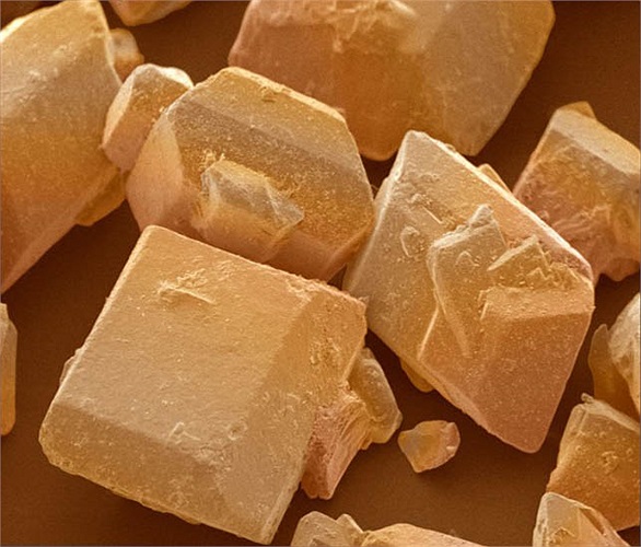 Tinh thể đường kính cấu trúc lập phương đủ kích thước. 