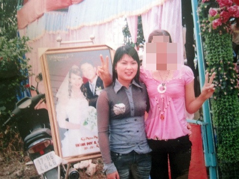 Thi thể thiếu nữ đang phân hủy trong bụi cỏ