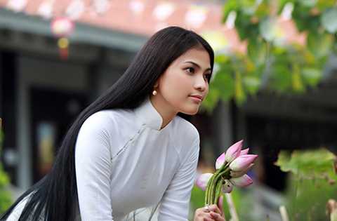 Trương Thị Mauy_Hoa hậu Hoàn vũ 2013
