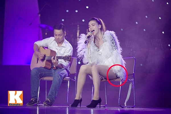 Hồ Ngọc Hà thường xuyên diện kiểu quần chống 'lộ hàng'.