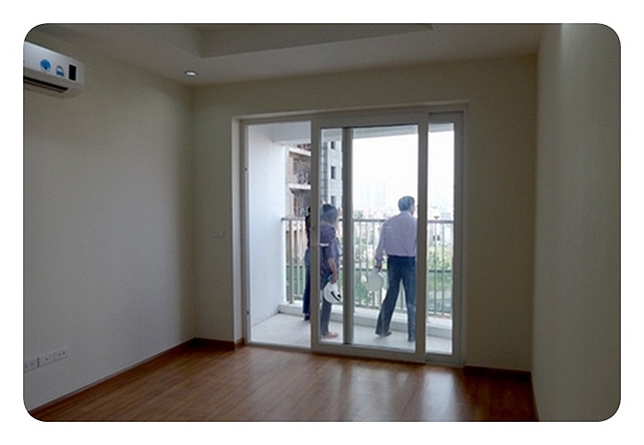 Phòng khách các căn hộ thoáng, đón ánh sáng với hệ thống cửa EuroWindow