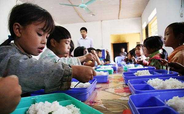 Nội độc tố của khuẩn tụ cầu vàng đã gây ra hai vụ ngộ độc ở trường Tiểu học Thị trấn Cốc Pài và THCS Tả Nhìu.