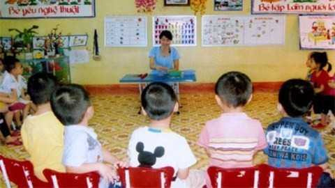  Nhiều cô giáo hồn nhiên dùng tiếng địa phương để dạy trẻ (Ảnh minh họa).