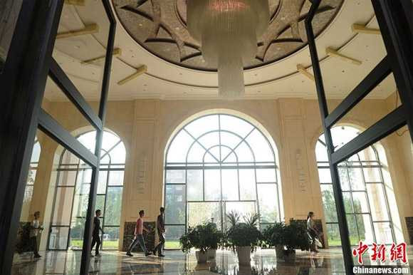 Ngôi trường gây choáng ngợp cho nhiều sinh viên và giảng viên lần đầu đặt chân đến.