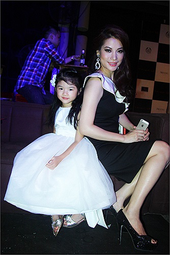 Còn Trương Ngọc Ánh chia sẻ, từ sau Đẹp Fashion show cách đây hơn một năm, đến nay chị mới quay lại sàn catwalk. 