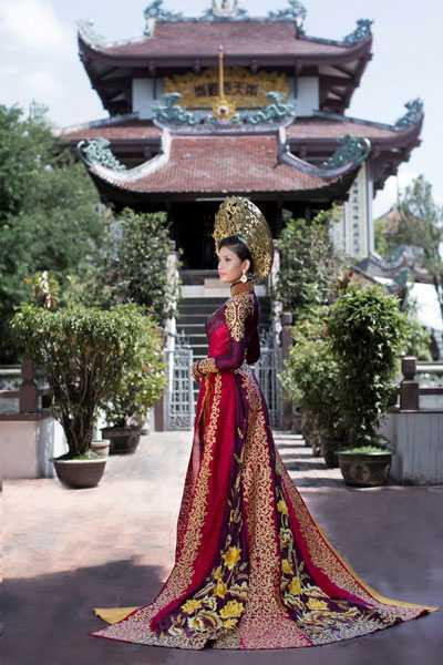 Trương Thị May công bố trang phục dân tộc 