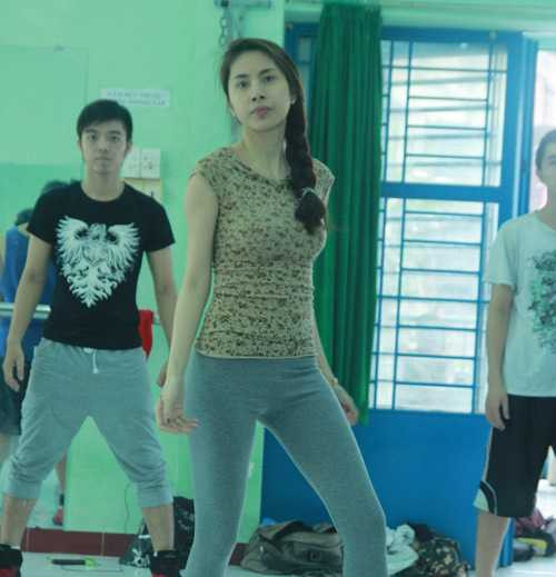 Thủy Tiên mặt mộc tập nhảy