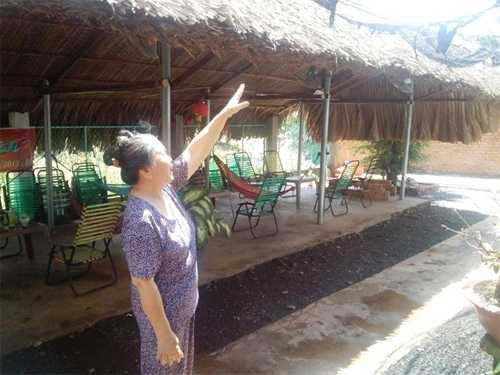 Bà Vũ Thị Thắm (mẹ nạn nhân) kể lúc con bà bị đốt.