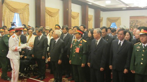 TP.HCM: Xúc động giây phút dâng hương viếng Đại tướng