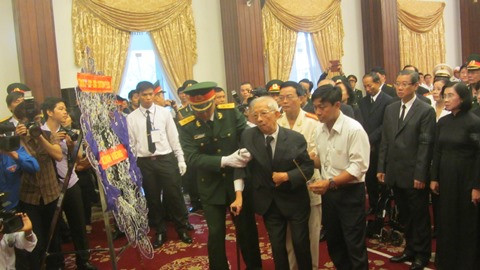TP.HCM: Xúc động giây phút dâng hương viếng Đại tướng