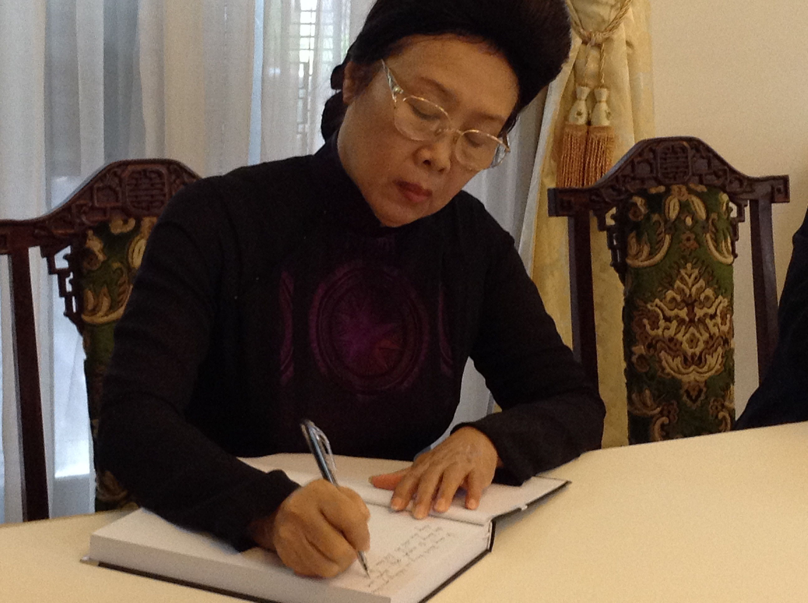 TP.HCM: Xúc động giây phút dâng hương viếng Đại tướng