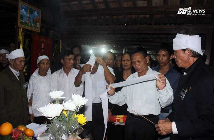 phát khăn tang, đại tướng