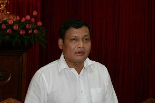 Trao đổi với báo chí chiều 15/10, Cục trưởng Cục thuế TP Hà Nội Phi Vân Tuấn tỏ ra bức xúc với phát biểu của Bộ trưởng Thăng về hiện tượng "băm đôi" thuế. Ảnh LD