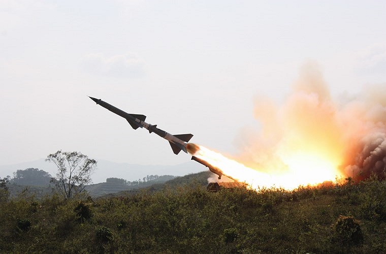 Trong biên chế lực lượng phòng không Việt Nam ngày nay, tuy chúng ta trang bị rất nhiều kiểu tên lửa, gồm cả loại hiện đại nhất S-300PMU-1. Nhưng loại tên lửa được xưng tụng huyền thoại chỉ có một, không ai khác chính là hệ thống tên lửa phòng không 