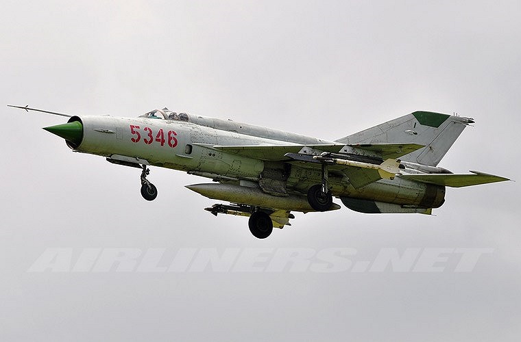Trong chiến tranh chống Mỹ, MiG-21 đã giúp Không quân Nhân dân Việt Nam bắn hạ nhiều loại máy bay Mỹ, kể cả siêu pháo đài bay tối tân B-52. Tuy ngày nay MiG-21 đã khá lạc hậu nhưng nó vẫn còn tiếp tục phục vụ trong không quân ta, góp phần bảo vệ vững