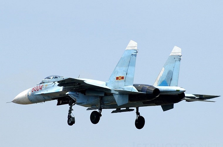 Ra đời sau MiG-21 hàng chục năm, không tham gia nhiều cuộc chiến, không được sản xuất nhiều nhưng Su-27 vẫn được xưng tụng là máy bay chiến đấu huyền thoại do Liên xô sản xuất. Su-27 được đánh giá là mẫu tiêm kích hạng nặng độc đáo, đối thủ trực tiếp