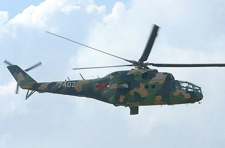 Còn Mi-24 là trực thăng chiến đấu cực kỳ độc đáo với khả năng mang tải binh lính như trực thăng vận tải thường, nhưng được vũ trang hạng nặng không thua kém trực thăng chiến đấu phương Tây với tên lửa chống tăng, rocket, súng máy, bom. Đầu những năm 