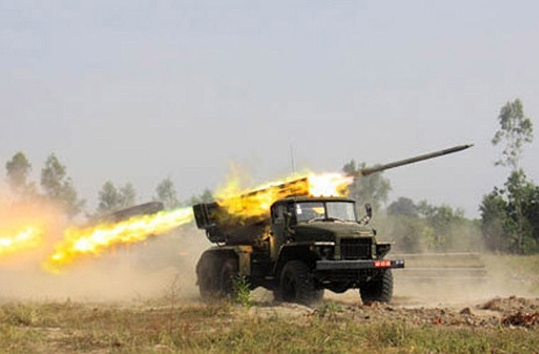 Về pháo binh, hệ thống pháo phản lực tự hành BM-21 Grad cũng được xếp vào hàng huyền thoại vũ khí. Được Liên Xô sản xuất năm 1963, tới tận ngày nay BM-21 Grad vẫn được sử dụng rộng rãi ở nhiều nước, trong đó có Việt Nam.