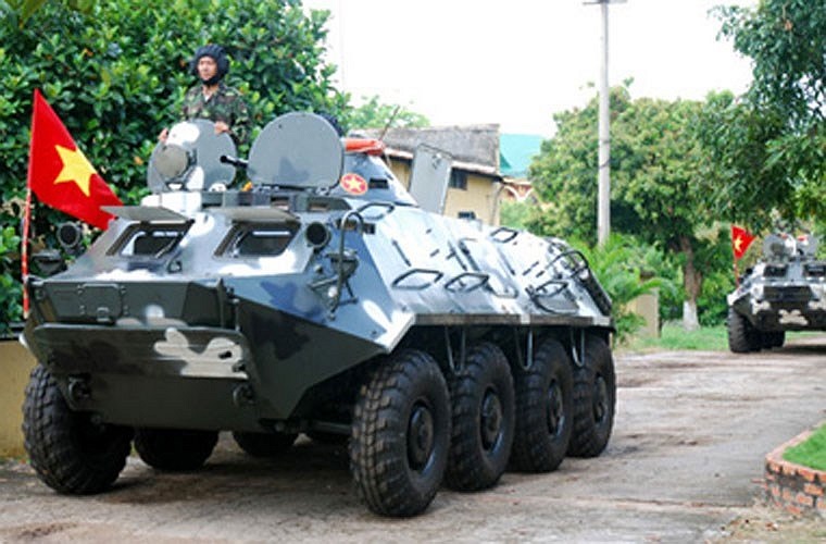 Ngoài T-54, xe bọc thép chở quân BTR-60 cũng được xem là huyền thoại trong lịch sử phát triển xe bọc thép thế giới. Được Liên Xô sản xuất từ 1960, khoảng 25.000 chiếc đã được đưa vào phục vụ ở hàng chục quốc gia trên thế giới trên 4 châu lục. 