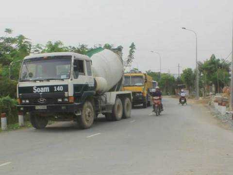 TP.HCM, xà lan, cầu Bà Sáu, phong tỏa, vướng gầm cầu