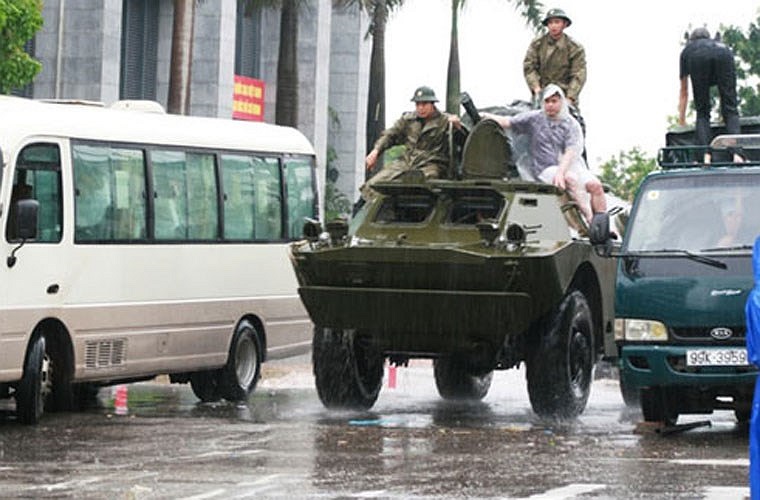 BRDM-2 được trang bị động cơ chạy xăng GAZ-41 V-8 140 mã lực cho phép xe có thể đạt tốc độ 100km/h trên đường nhựa. Nhờ gầm xe cao, ống xả đặt cao nên chiếc xe có thể di chuyển trên đoạn đường ngập nước lớn. 