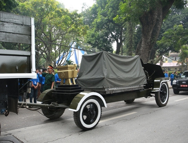 Xe quân đội diễn tập trước Lễ Quốc tang Đại tướng
