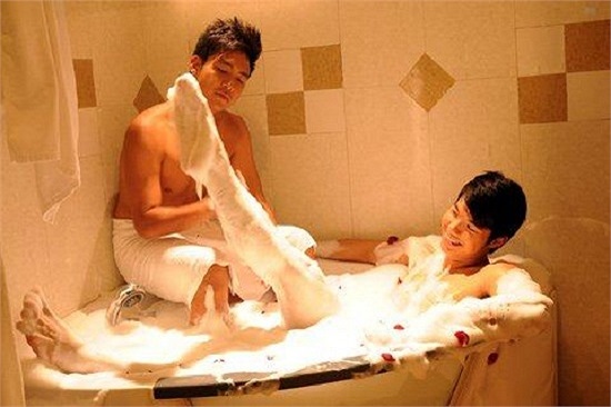 Bộ phim về đề tài đồng tính 'Cảm hứng hoàn hảo' cũng nhận phải sự chỉ trích gay gắt của khán giả.