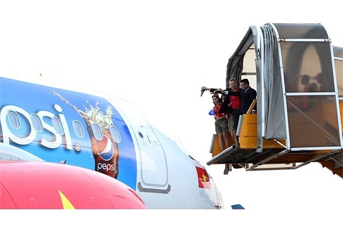  Nghi thức chào mừng máy bay mới 