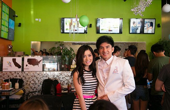 Anh cũng chia sẻ thêm: 'Tôi đang tính tới việc thu âm album mới ở Mỹ. Tôi muốn thử để các chuyên gia âm nhạc Hoa Kỳ hòa âm phối khí vài ca khúc để xem hiệu ứng từ khán giả ra sao'. 