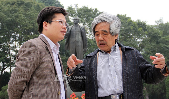 Dịch giả Thúy Toàn và những người bạn yêu tinh thần Cách mạng Tháng Mười Nga có dịp ôn lại những kỷ niệm về ngày trọng đại của giai cấp vô sản.