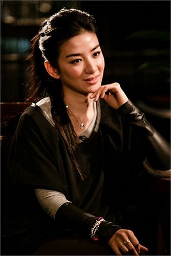 ‘Nàng én nhỏ’ Huỳnh Dich (1979) cũng là một trong những mỹ nhân 7X xinh đẹp nhất. 