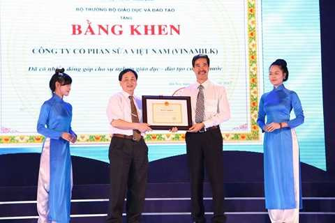 Kỷ niệm 10 năm Quỹ học bổng “Vinamilk – Ươm mầm tài năng trẻ Việt Nam”