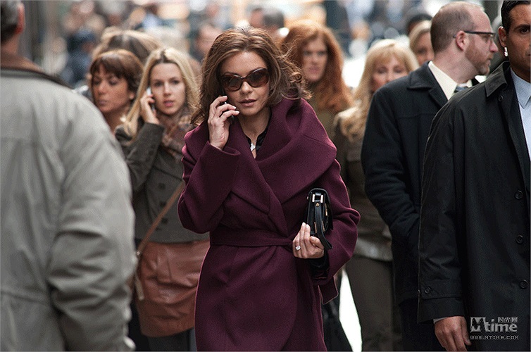 Bà mẹ 2 con Catherine Zeta-Jones, một trong những gương mặt xinh đẹp và quyến rũ nhất Hollywood.