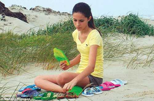 triệu phú nhờ dép tông phát sáng