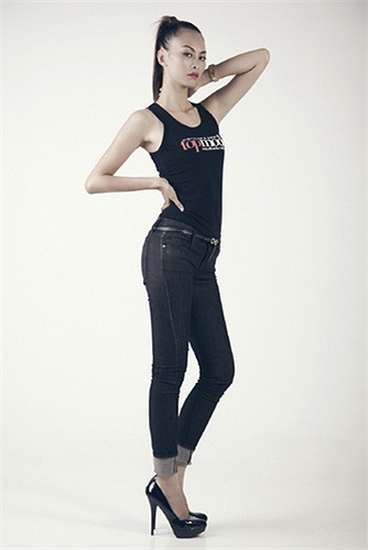 Phạm Thị Kim Thoa. Năm sinh: 1989. Chiều cao: 1m74. Cân nặng: 55,2 kg. Chỉ số hình thể: 82 – 71- 95. Quê quán: Lào Cai. Học vấn: Tốt nghiệp Đại học Tài chính Vân Nam Trung Quốc