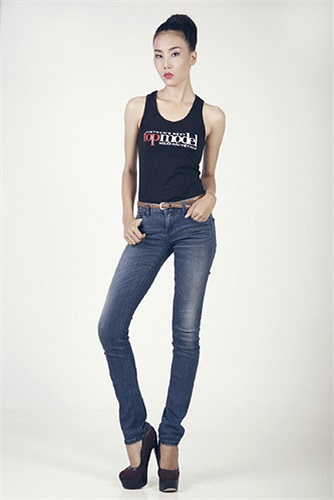 Lê Uyên Phương Thảo. Năm sinh: 1990. Chiều cao: 1m71,5. Cân nặng: 50 kg. Chỉ số hình thể: 77 – 62 - 91. Học vấn: Đại học Mỹ thuật Đồng Nai