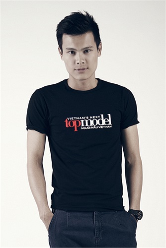 Nguyễn Quốc Minh Tòng được mọi người chú ý nhờ vẻ ngoài nam tính của mình. 