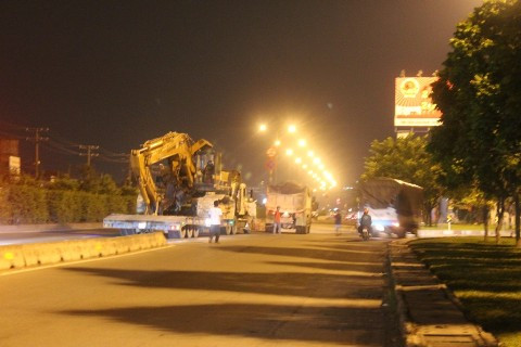 TP.HCM, cầu vượt Quang Trung, Quốc lộ 1A, container, 4,3 mét, giải cứu