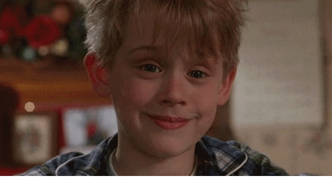 Nam diễn viên nhí Macaulay Culkin được khán giả biết đến qua phim hài nổi tiếng Home Alone (1990). 